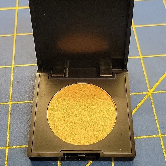 Araceli Tequila Highlighter Compact 0.06 oz - Picture 1 of 4